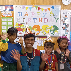 캄보디아 WECA코안 유치원 4월 생일 파티