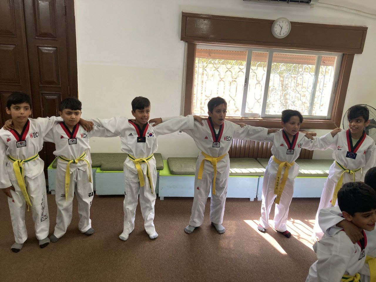 요르단 태권도교실 수업에 들뜬 아이들