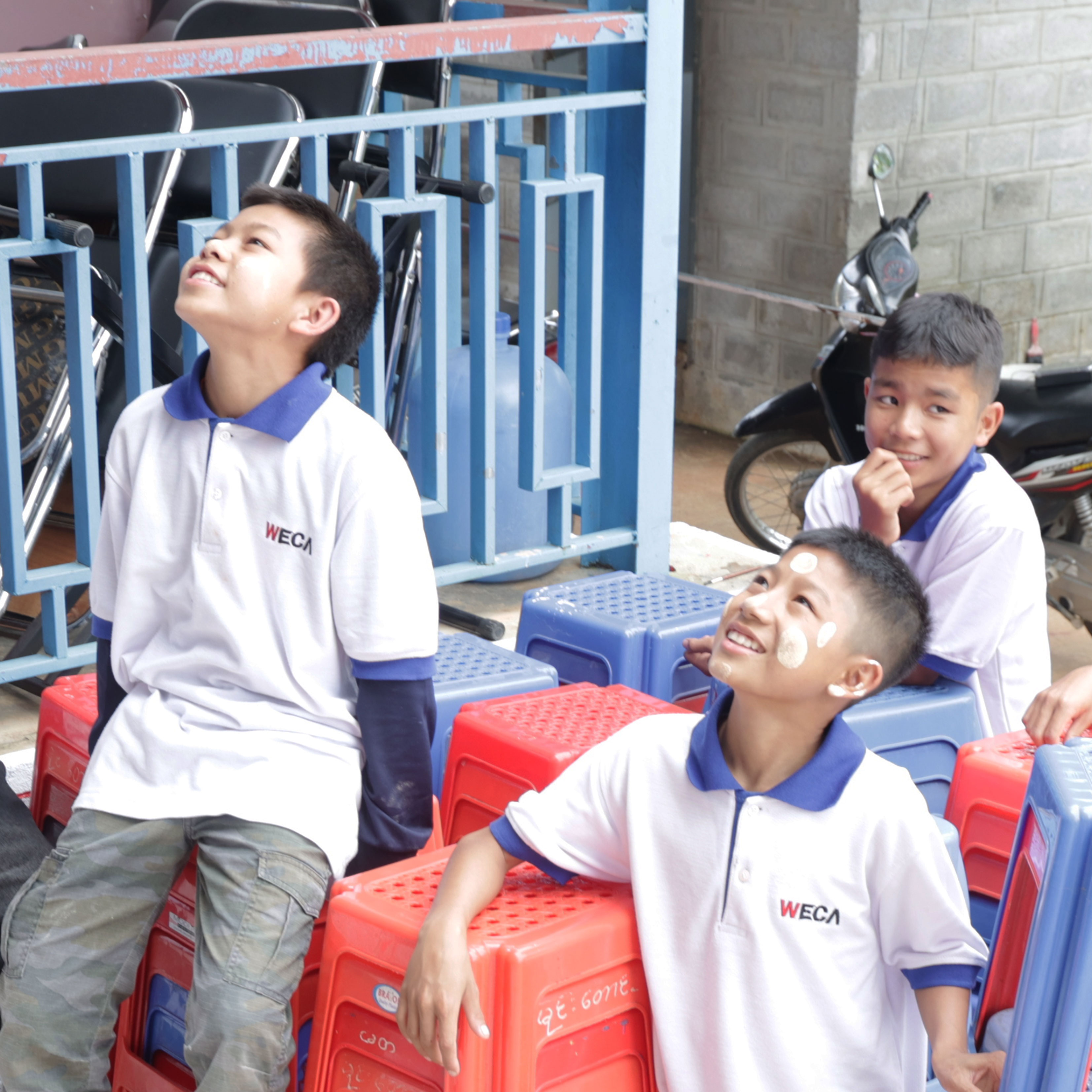 미얀마 샨주 남자 위드홈 아이들