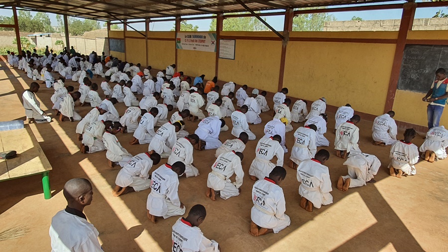 부르키나파소 태권도 교실 수련중인 모습