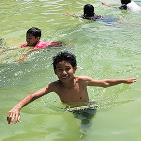 미얀마 샨주 위드홈 아이들의 즐거운 수영시간