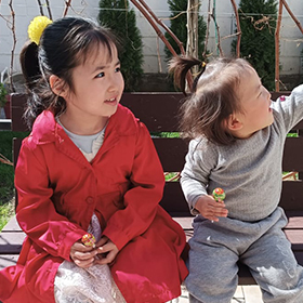 키르기스스탄의 귀여운 어린이들