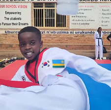 #병뚜껑챌린지 하는 르완다 베이비