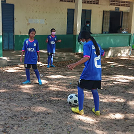 캄보디아 Dernm Angaol 초등학교 WEFC 축구교실 훈련